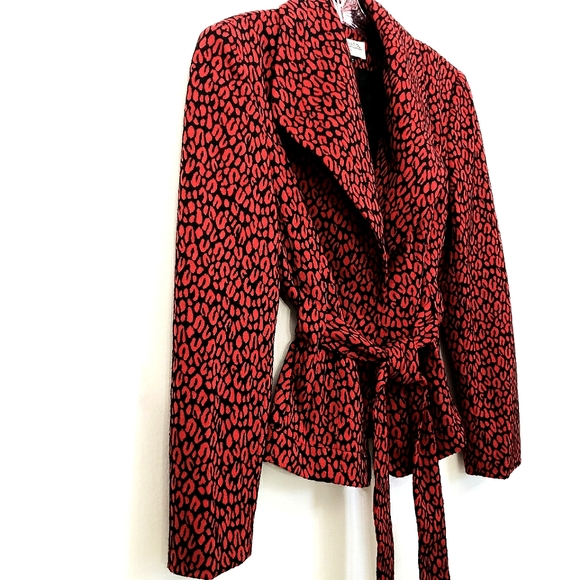 Sheragano Suits Red/Black Geometric Print Collared Tie Front Longsleeve … - Picture 6 of 16
